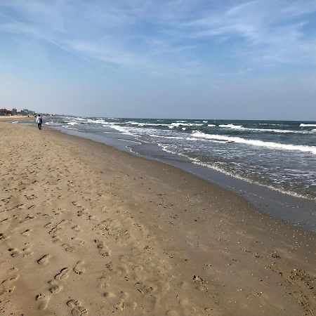 On The Adriatic Beach Tra Venezia Ferrara E Ravenna Sulla Spiaggia Della Riviera Adriatica Лидо-дельи-Эстенси Экстерьер фото